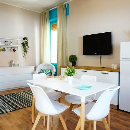 Villa Aurelia -Seafront Apartment With Patio 플루미니 디 콰르투 외부 사진