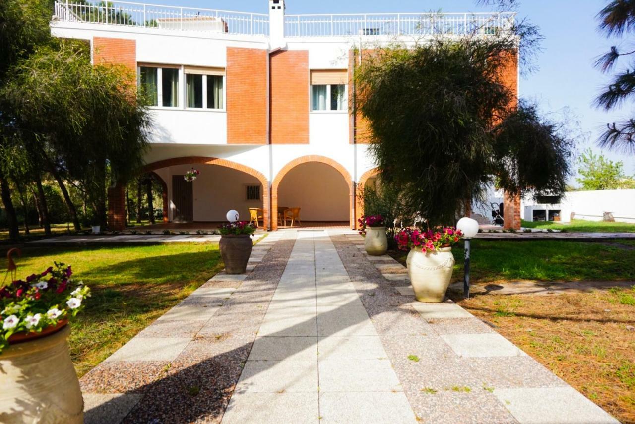 Villa Aurelia -Seafront Apartment With Patio 플루미니 디 콰르투 외부 사진