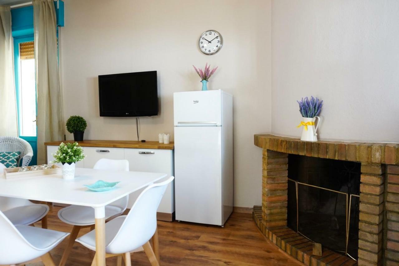 Villa Aurelia -Seafront Apartment With Patio 플루미니 디 콰르투 외부 사진