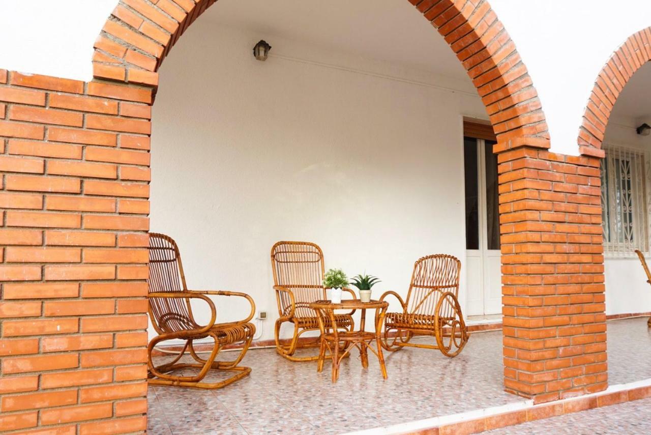 Villa Aurelia -Seafront Apartment With Patio 플루미니 디 콰르투 외부 사진