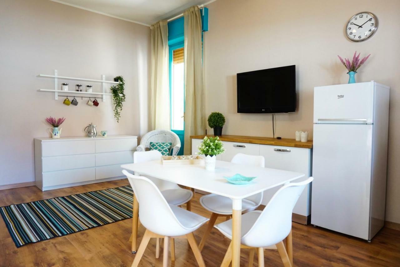 Villa Aurelia -Seafront Apartment With Patio 플루미니 디 콰르투 외부 사진