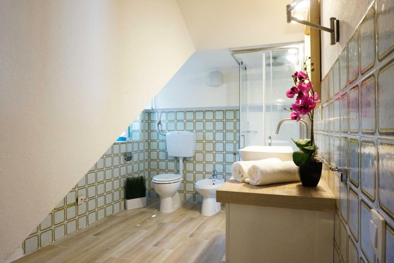 Villa Aurelia -Seafront Apartment With Patio 플루미니 디 콰르투 외부 사진