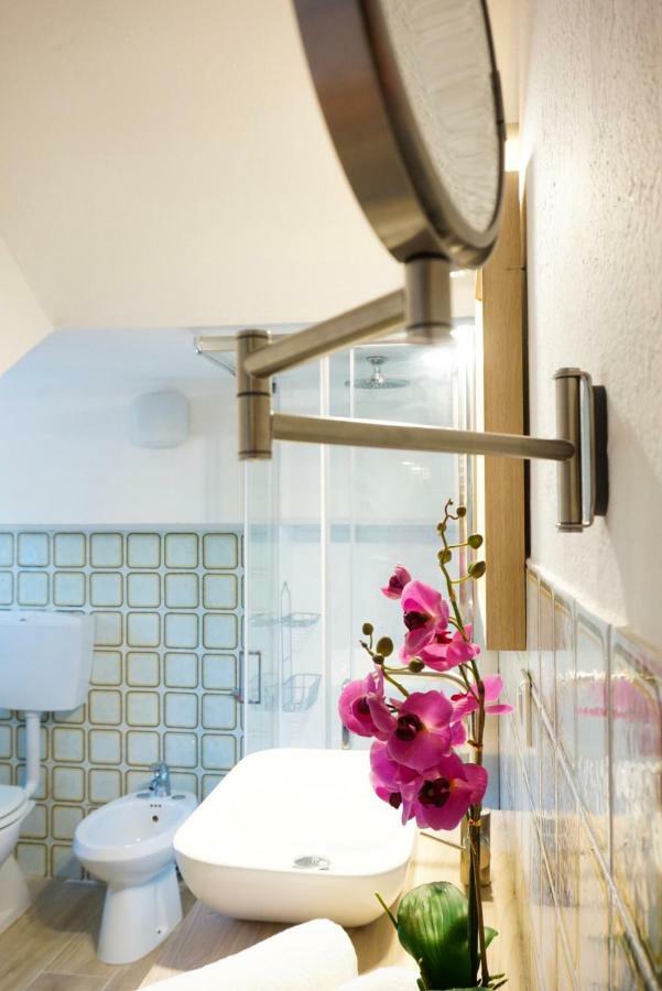 Villa Aurelia -Seafront Apartment With Patio 플루미니 디 콰르투 외부 사진